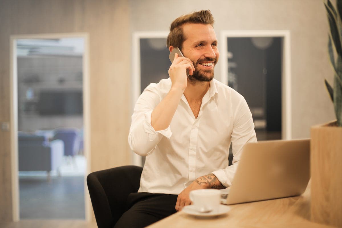 Live Chat and Messaging customer care professional